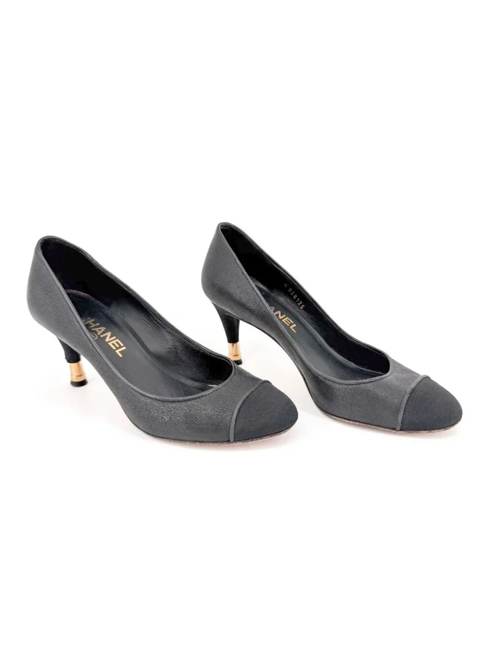 Chanel CC Cap Toe Pumps Heels Black Leather Size 38 US 7-7.5 Women’s
